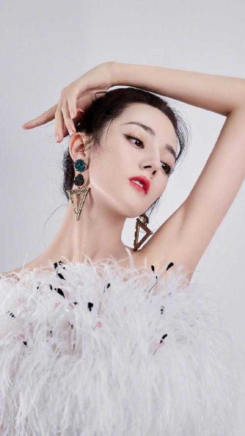 穿成炮灰女主后，引诱了疯批暴君(权明赫沈毓灵)最后结局